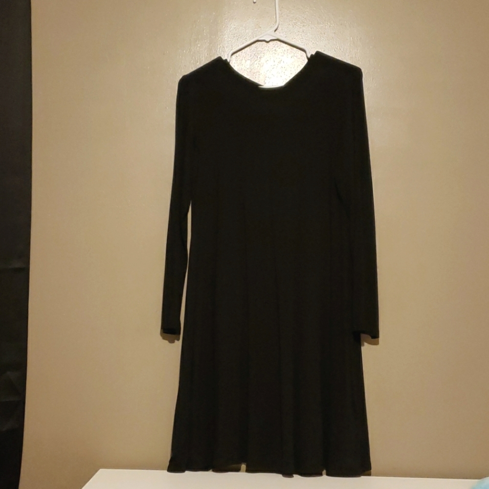 Black Long Sleeve Swing Dress (Medium)